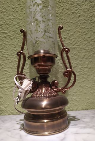 LÁMPARA EN FORMA DE QUINQUÉ