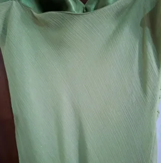 Abito lungo verde con scialle