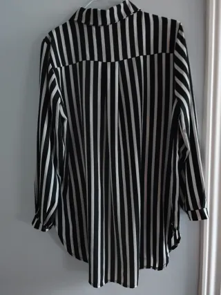 Camisa rayas Blanco y Negro.