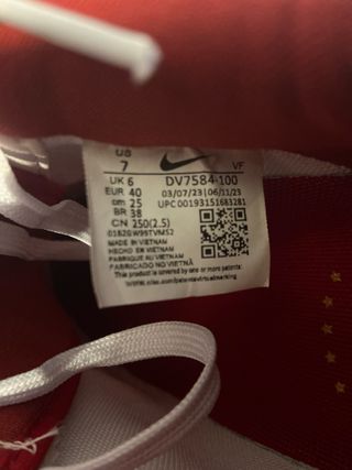 Nike Air Force 1 Blancas con detalles rojos