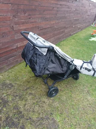 Silla gemelar Baby Jogger City Mini GT + capazo