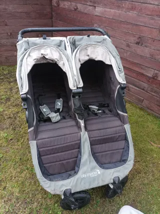 Silla gemelar Baby Jogger City Mini GT + capazo