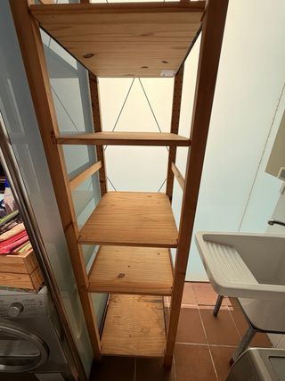 Estantería de madera