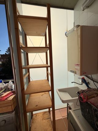 Estantería de madera