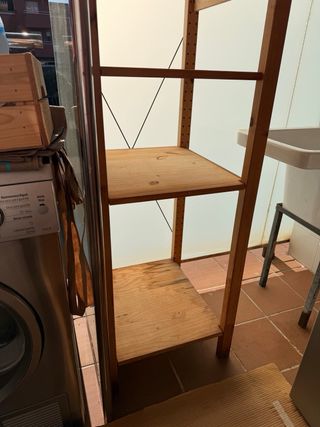Estantería de madera