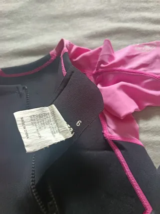 Neopreno niña rosa y negro talla 6.
