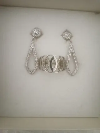 Conjunto Plata y Circonitas: Anillo y Pendientes