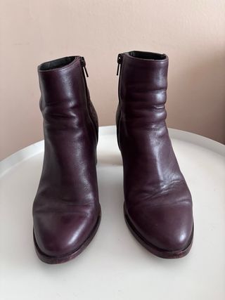 Botines de piel morados