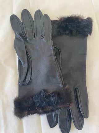 Guantes de piel con pelo. Mano pequeña
