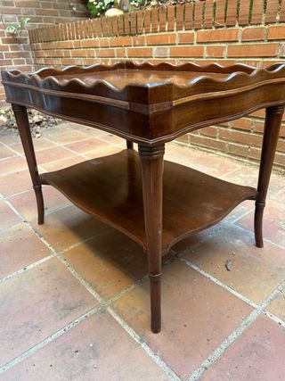 Mesa auxiliar caoba