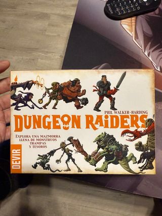 Dungeon Raiders, Completo y Enfundado