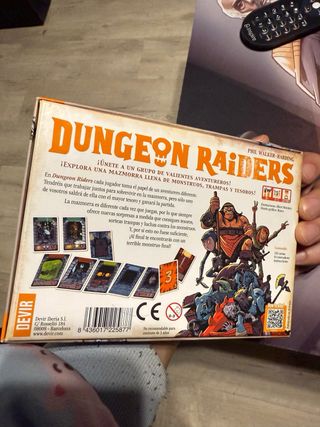 Dungeon Raiders, Completo y Enfundado