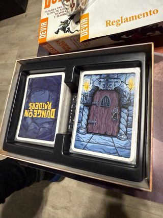 Dungeon Raiders, Completo y Enfundado