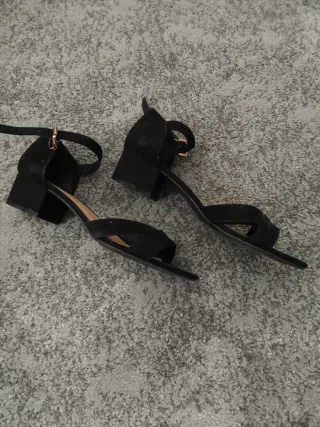 Sandalias negras tacón bajo talla 39