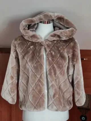 Giubbotto donna pelliccia sintetica con cappuccio