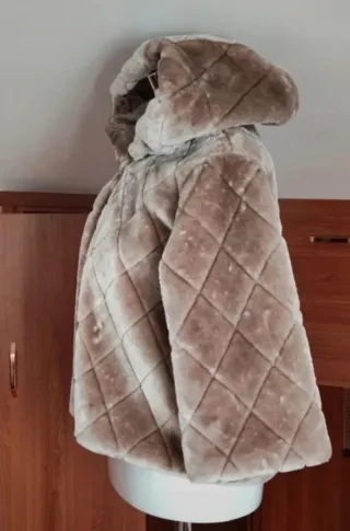 Giubbotto donna pelliccia sintetica con cappuccio