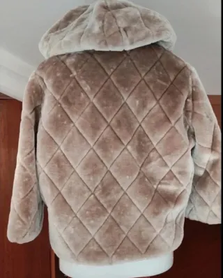 Giubbotto donna pelliccia sintetica con cappuccio