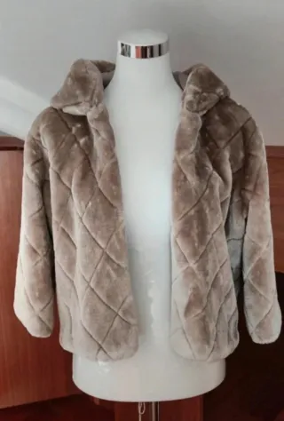 Giubbotto donna pelliccia sintetica con cappuccio