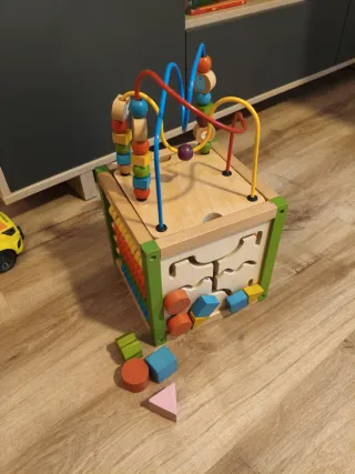 Cubo de actividades de madera para bebés