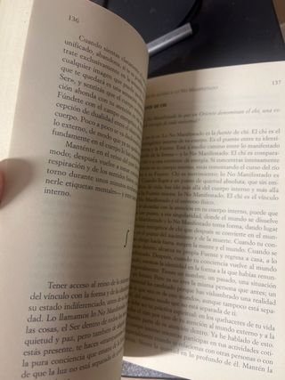 El poder del ahora: Una guía para la iluminació...