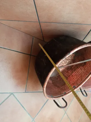 Antiguos calderos de cobre