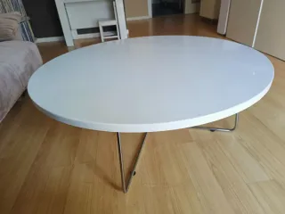 Mesa de centro redonda blanca y patas plateada