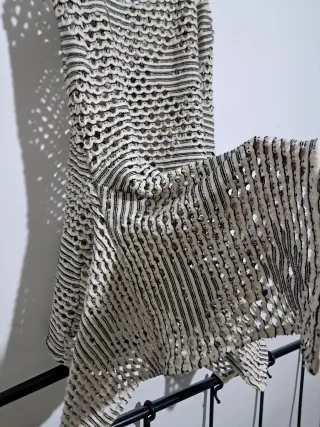 Camiseta Zara Beige y Negra Talla M