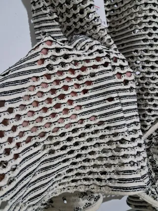 Camiseta Zara Beige y Negra Talla M