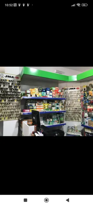 Mobiliario, material y herramientas de ferretería