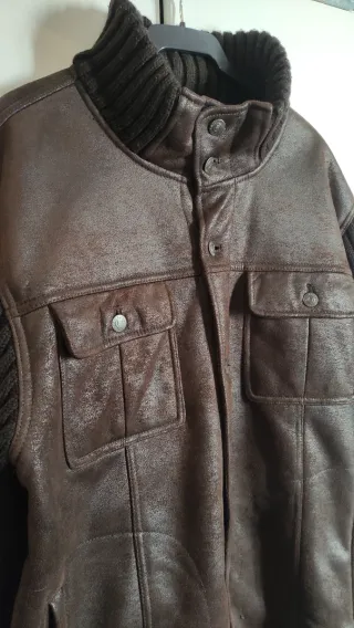 Chaqueta Marrón y Negra Abrigo