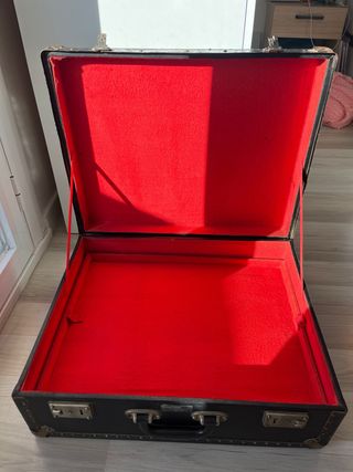 Maleta antigua con 3 bandejas