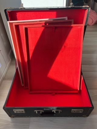 Maleta antigua con 3 bandejas