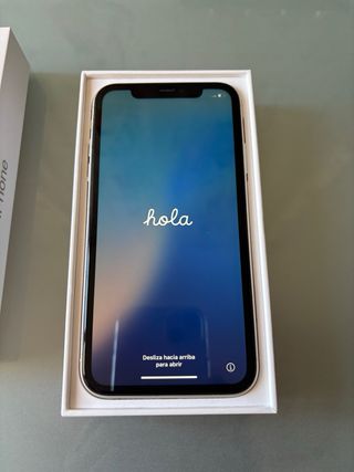 iPhone 11 Blanco, 64GB, esta muy bien.
