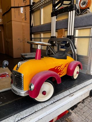 Macchinina a pedali gialla e rossa