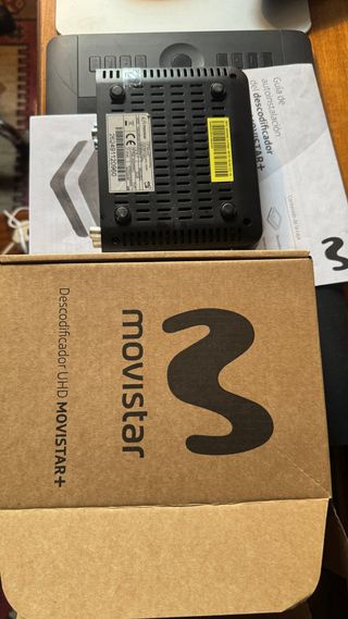 Decodificador Movistar UHD + Mando