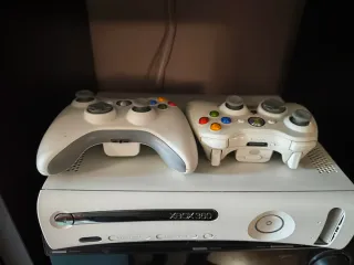 Xbox 360 Blanca + 2 Mandos