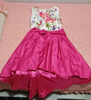 Conjunto top floral y falda rosa