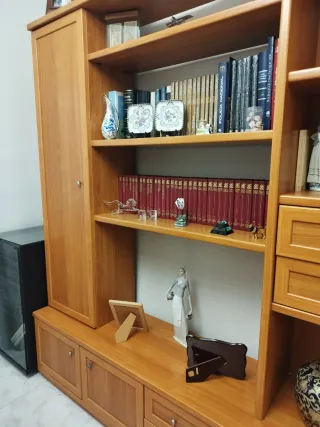 Mueble de salón madera y cristal