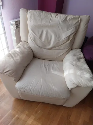 Sillón de piel beige