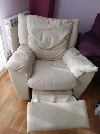 Sillón de piel beige