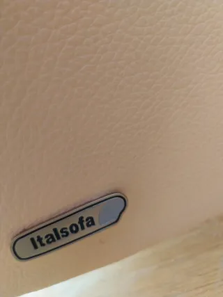 Sillón de piel beige