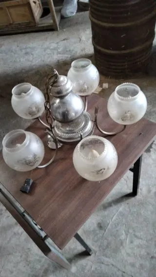 Lámpara de techo metal y tulipas