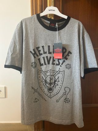Camiseta Pull&Bear Stranger Things Hellfire Lives