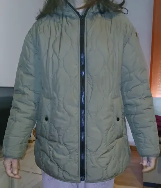 Cazadora acolchada verde caqui