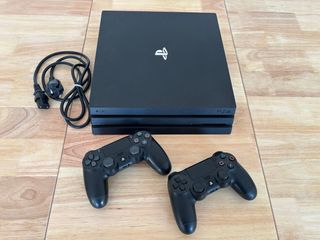 PlayStation PS4 Pro 1TB + 2 mandos