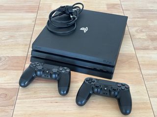 PlayStation PS4 Pro 1TB + 2 mandos