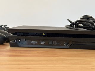 PlayStation PS4 Pro 1TB + 2 mandos