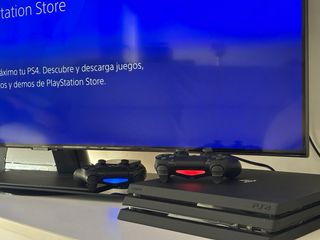 PlayStation PS4 Pro 1TB + 2 mandos