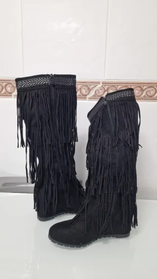 Botas altas negras con flecos talla 38