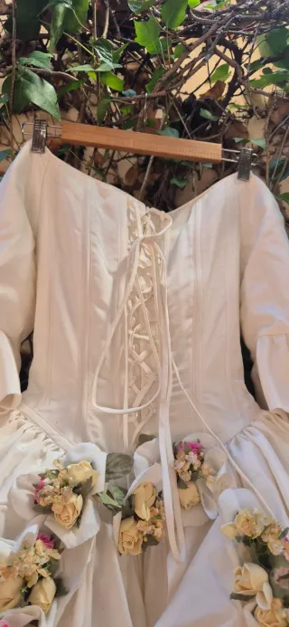 Vestido de Novia y Velo Blanco